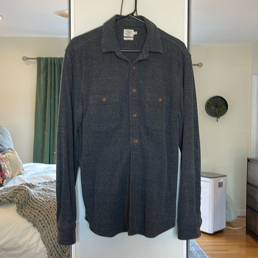 Ultra soft FAHERTY brand organic cotton button down. Worn 3 times.